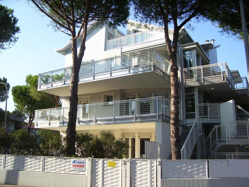 Milano marittima ampio appartamento con giardino agenzia ...