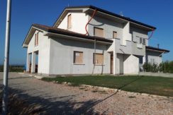 Villa bifamiliare al grezzo al confine con Cervia