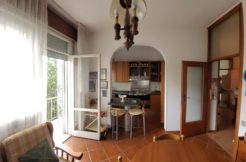 CASA SINGOLA CON AMPIO GIARDINO E 2 APPARTAMENTI investimento