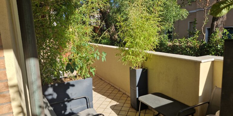APPARTAMENTO CON GIARDINO E TERRAZZO A 150 METRI DAL MARE
