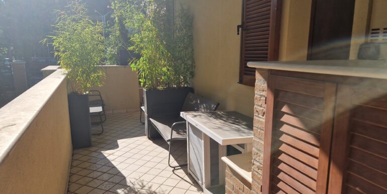 APPARTAMENTO CON GIARDINO E TERRAZZO A 150 METRI DAL MARE