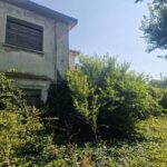 Casa in grande lotto e terreno agricolo