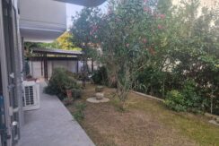 Ampio trilocale con giardino