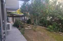 Ampio trilocale con giardino