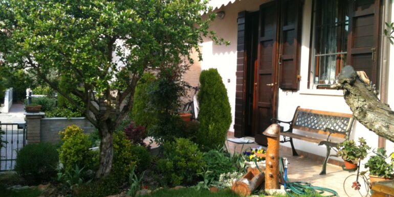 Vendesi Bifamiliare ZONA vicoli