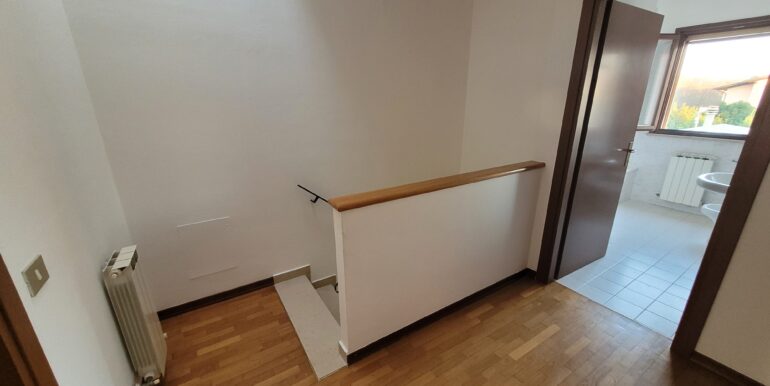 Vendesi villetta a schiera zona borgo montone