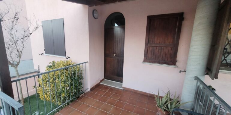 Vendesi villetta a schiera zona borgo montone