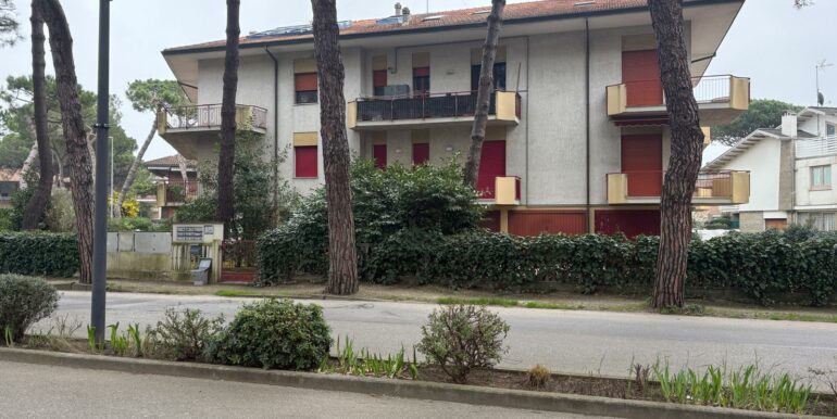 TRILOCALE CON CORTE ESCLUSIVA E POSTO AUTO