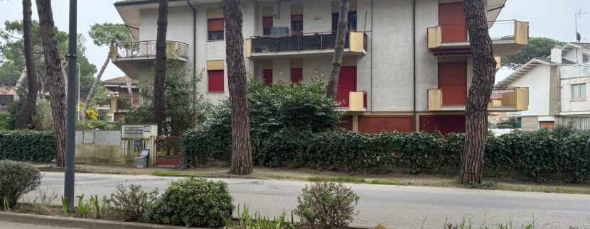 TRILOCALE CON CORTE ESCLUSIVA E POSTO AUTO