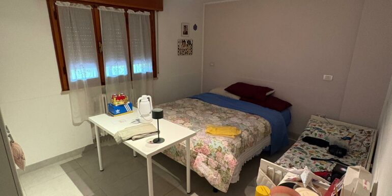 TRILOCALE CON CORTE ESCLUSIVA E POSTO AUTO