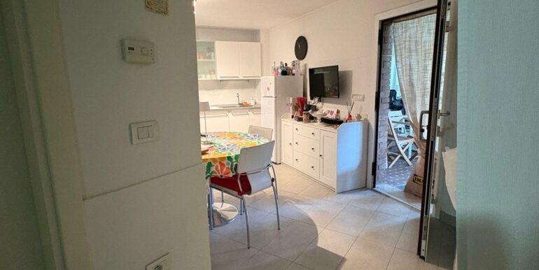 TRILOCALE CON CORTE ESCLUSIVA E POSTO AUTO