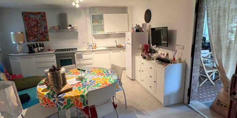 TRILOCALE CON CORTE ESCLUSIVA E POSTO AUTO