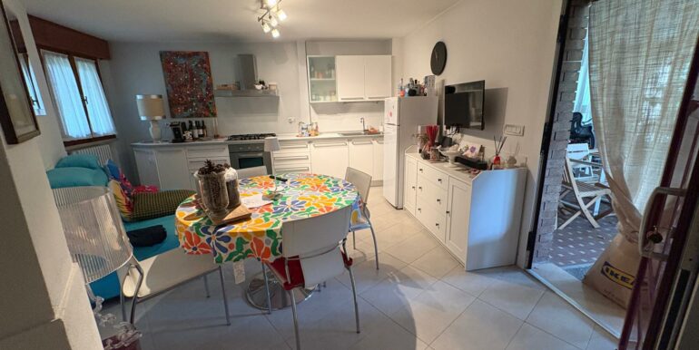 TRILOCALE CON CORTE ESCLUSIVA E POSTO AUTO