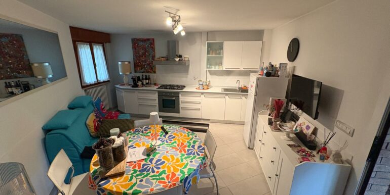 TRILOCALE CON CORTE ESCLUSIVA E POSTO AUTO