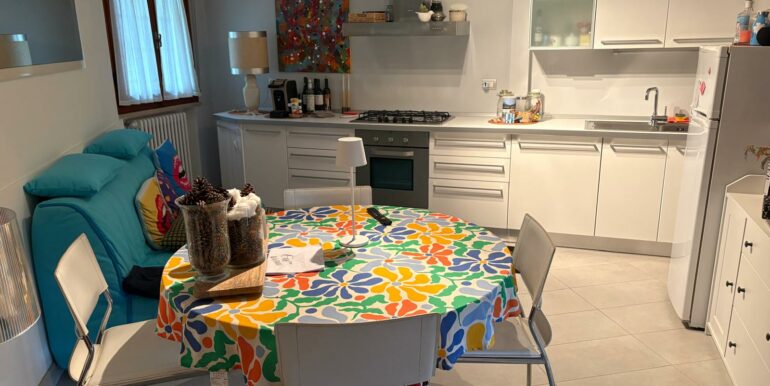 TRILOCALE CON CORTE ESCLUSIVA E POSTO AUTO