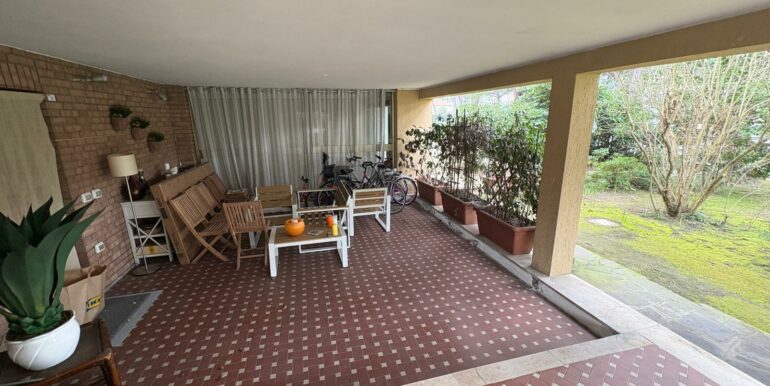 TRILOCALE CON CORTE ESCLUSIVA E POSTO AUTO