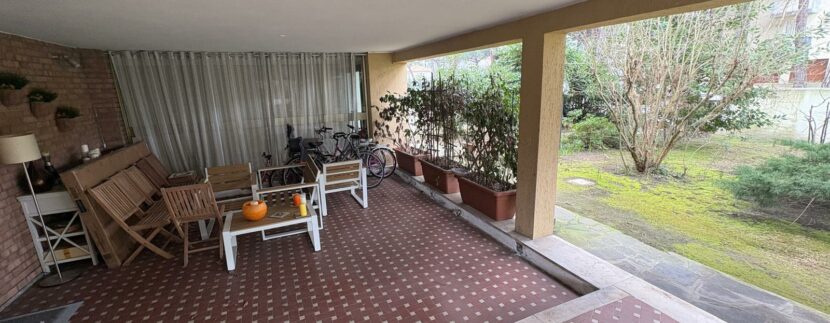 TRILOCALE CON CORTE ESCLUSIVA E POSTO AUTO