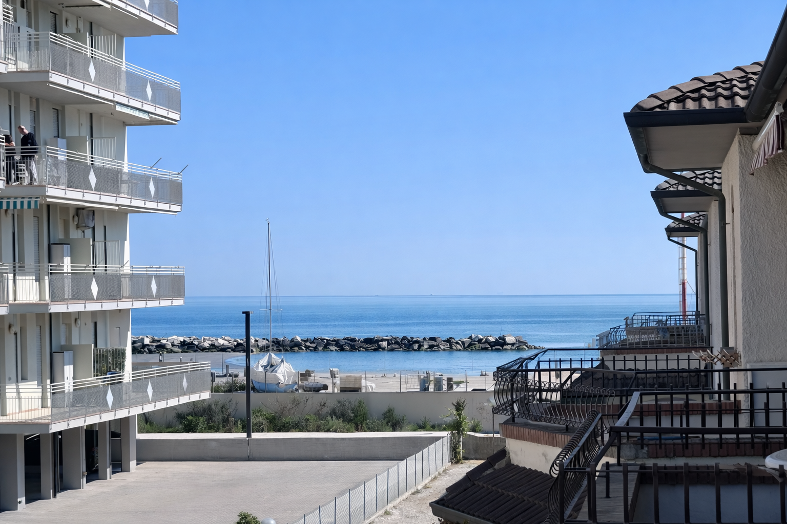 appartamento con vista mare e posto auto